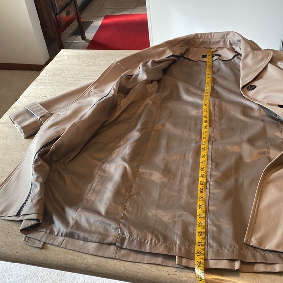 Ellen Tracy light trench coat w/ detachable hood, Excellent Condition, - Picture 11 of 16